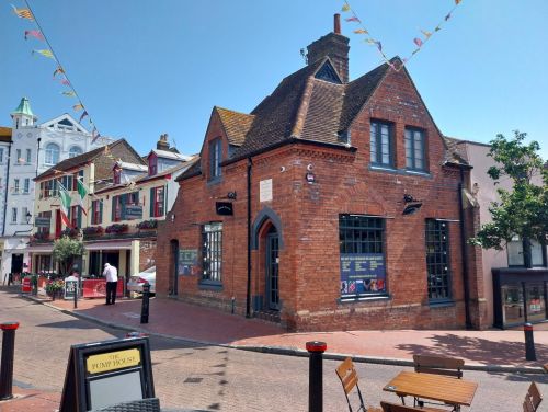 SHW lets historic Brighton City Centre shop.